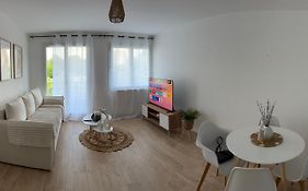 F2 cosy entre Disney et Paris
